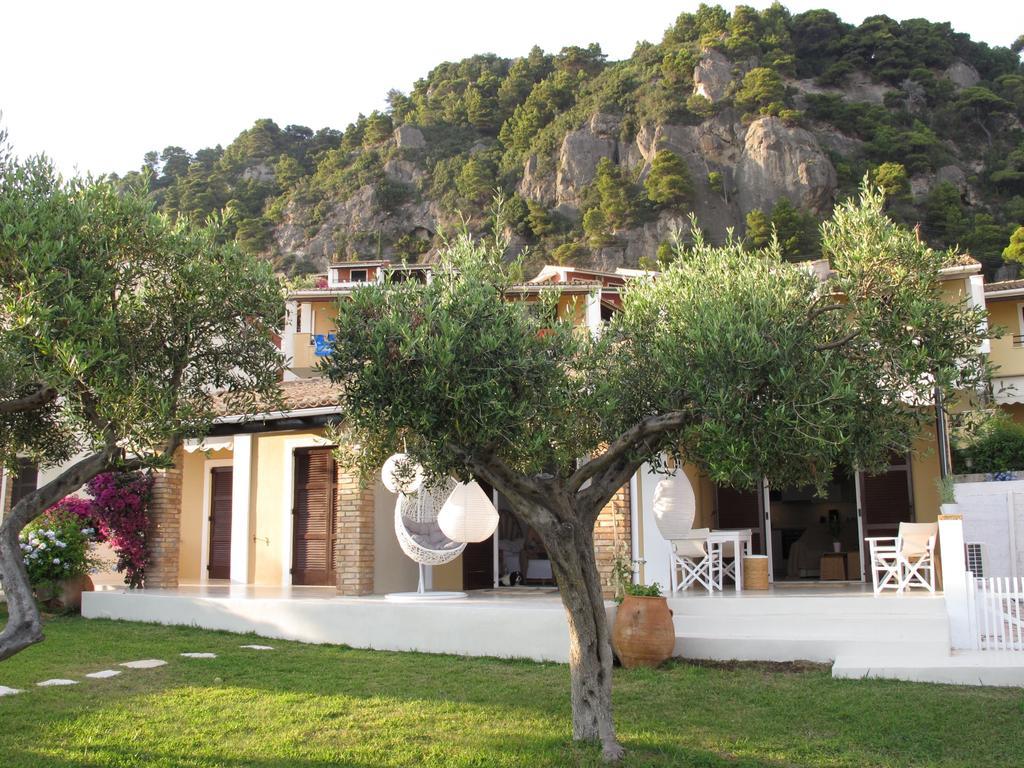 Seafront Calista Beach House With Garden Glyfada  Exterior foto